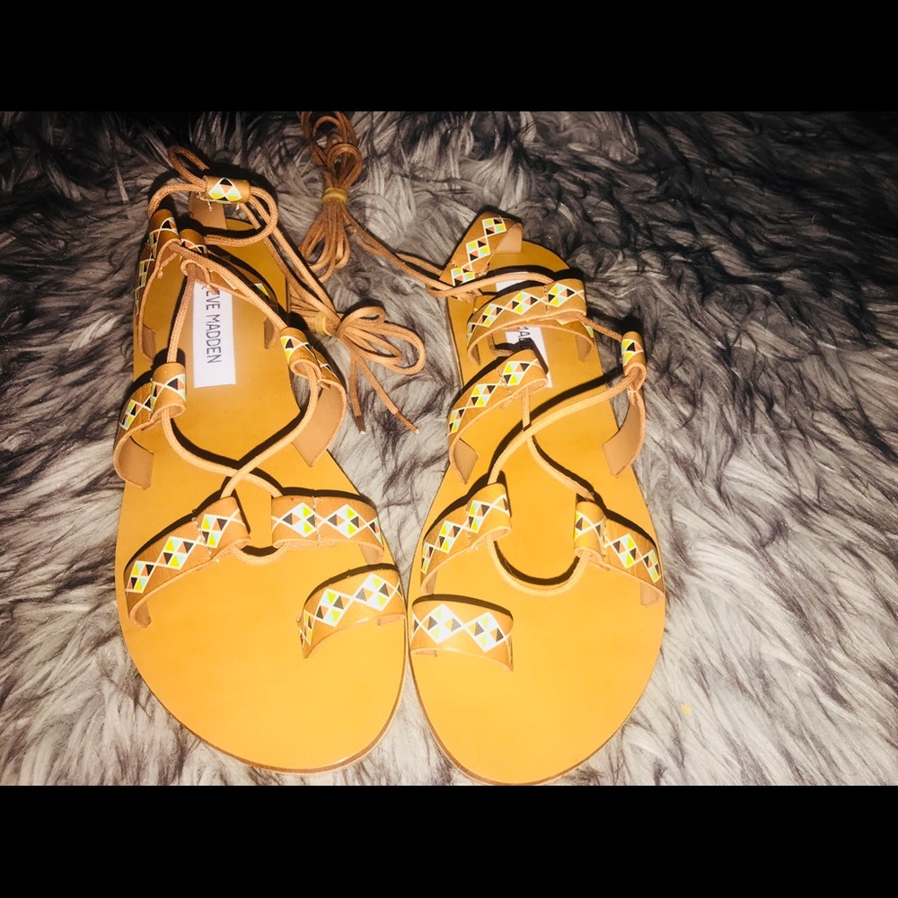 ✨SALE ✨ NWT - Lace Up Sandals